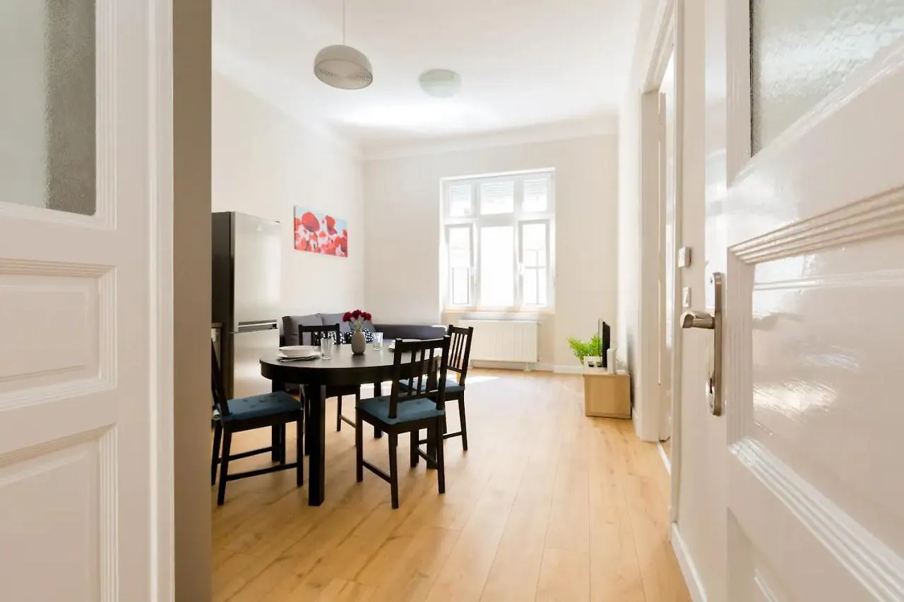 Apartment Kresz Geza 29 Westend Station 2 Bedrooms+Living Ac Budapest