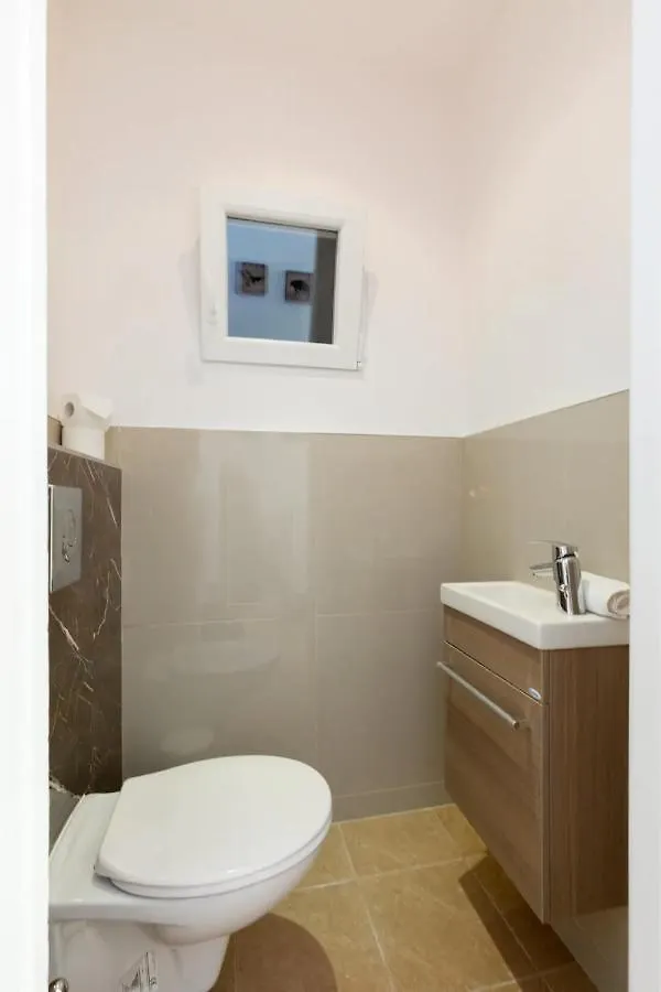Apartment Kresz Geza 29 Westend Station 2 Bedrooms+Living Ac Budapest Hungary