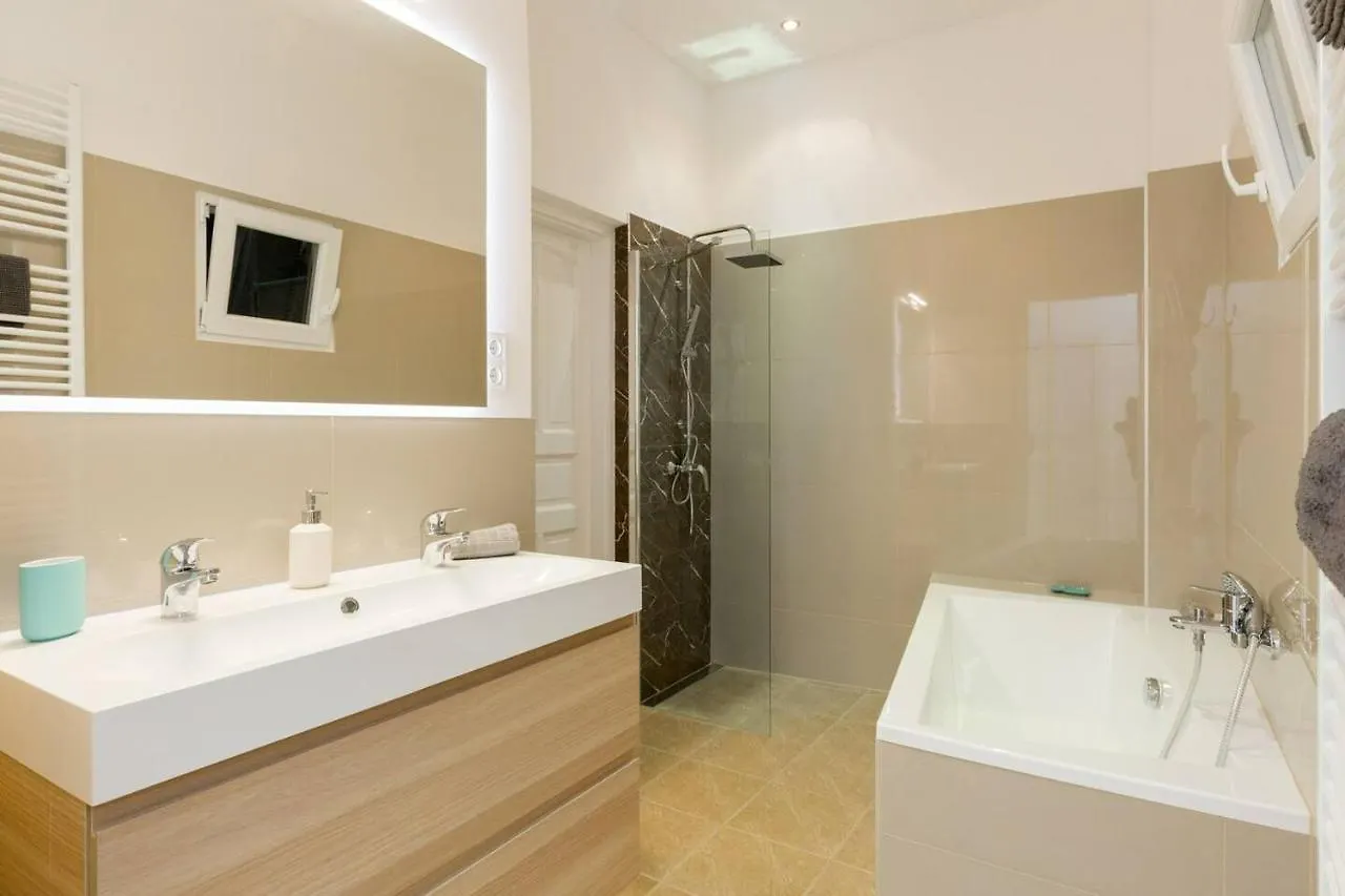 Kresz Geza 29 Westend Station 2 Bedrooms+Living Ac Budapest Apartment