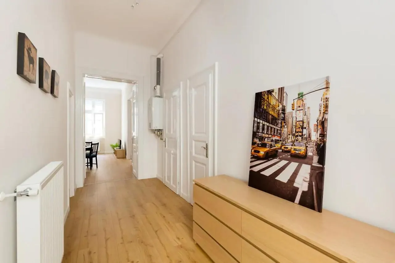 Apartment Kresz Geza 29 Westend Station 2 Bedrooms+Living Ac Budapest